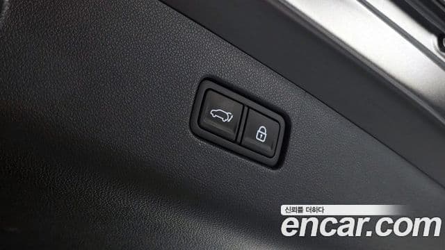 Genesis GV70 2021 — ფოტო 17/20