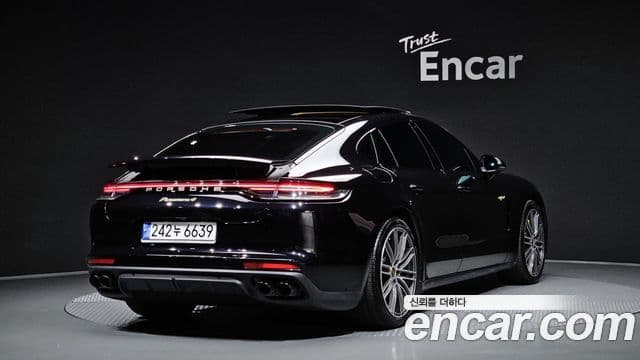 Porsche Panamera 2023 — ფოტო 2/20
