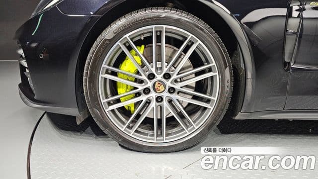 Porsche Panamera 2023 — ფოტო 5/20