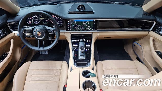 Porsche Panamera 2023 — ფოტო 7/20