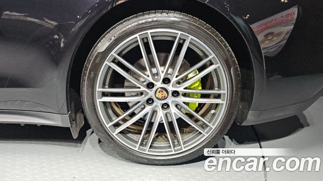 Porsche Panamera 2023 — Photo 1/34