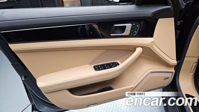 Porsche Panamera 2023 — Photo 22/34
