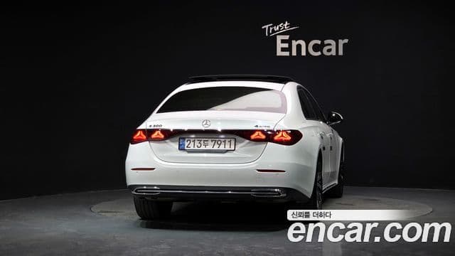 Mercedes-Benz E-Class 2024 — ფოტო 5/20