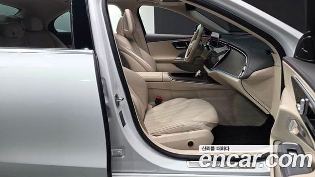 Mercedes-Benz E-Class 2024 — ფოტო 8/20