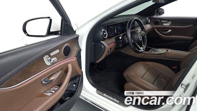 Mercedes-Benz E-Class 2022 — Şəkil 10/20
