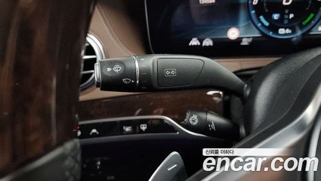 Mercedes-Benz S-Class 2020 — Photo 11/36