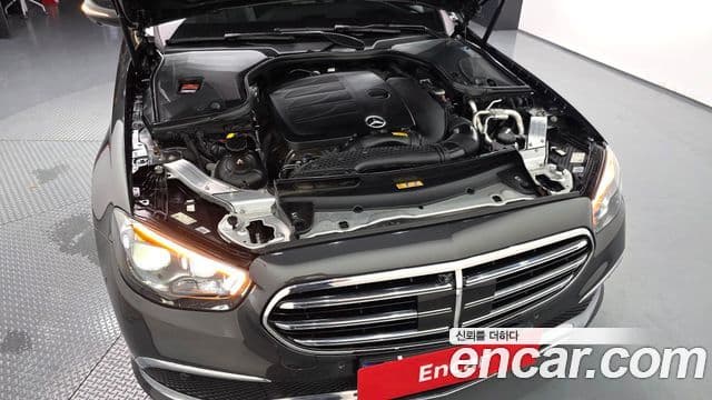 Mercedes-Benz E-Class 2022 — Photo 26/35