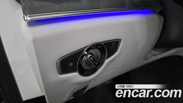 Mercedes-Benz E-Class 2022 — Photo 32/35