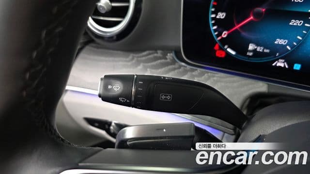Mercedes-Benz E-Class 2022 — Photo 18/35