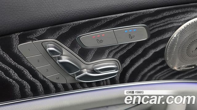 Mercedes-Benz E-Class 2022 — Photo 25/35