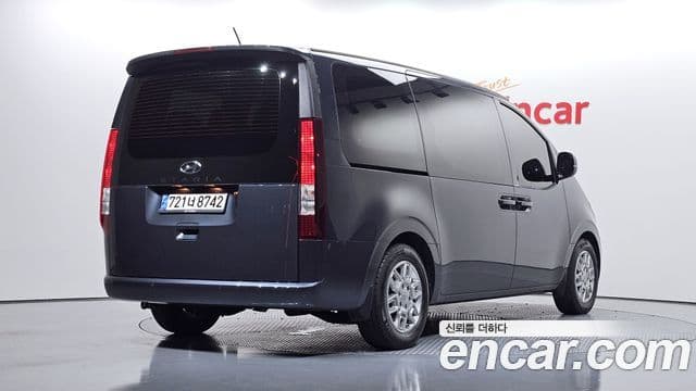 Hyundai Staria 2023 — Фото 2/20
