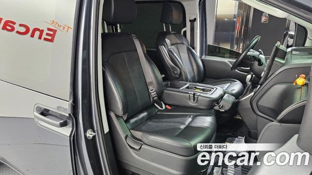 Hyundai Staria 2023 — Фото 13/20