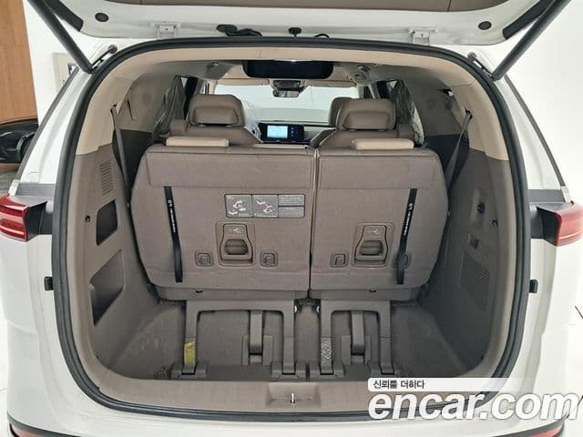 Kia Carnival 2021 — Şəkil 18/20