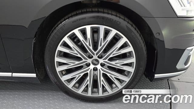 Audi A8 2021 — ფოტო 7/20