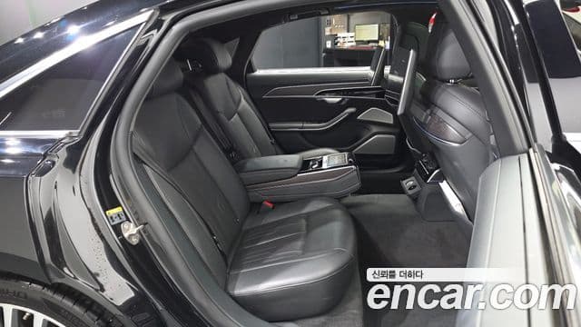 Audi A8 2021 — ფოტო 8/20