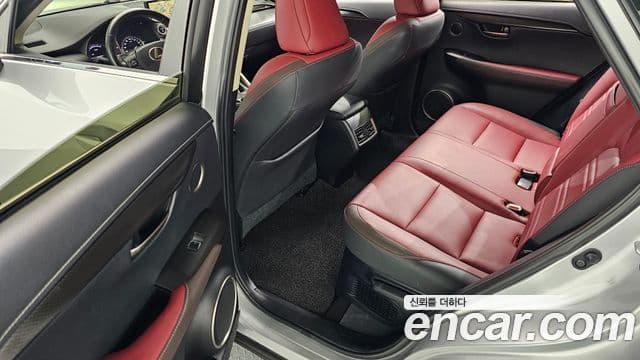 Lexus NX300h 2018 — Şəkil 12/20
