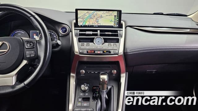 Lexus NX300h 2018 — Şəkil 16/20