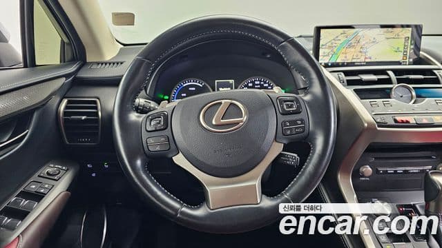 Lexus NX300h 2018 — Şəkil 17/20
