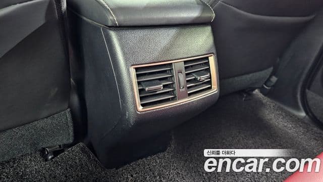 Lexus NX300h 2018 — Photo 7/31