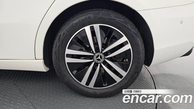 Mercedes-Benz A-Class 2021 — Photo 3/32
