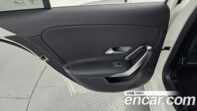 Mercedes-Benz A-Class 2021 — Photo 9/32