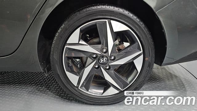 Hyundai The New Avante Hybrid 2020 — Photo 13/33