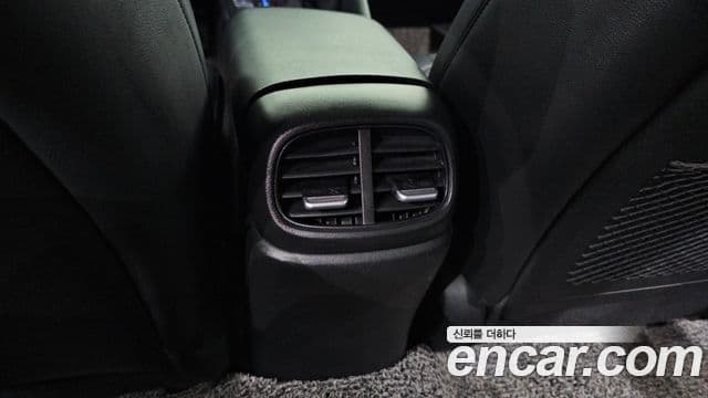 Hyundai The New Avante Hybrid 2020 — Photo 19/33