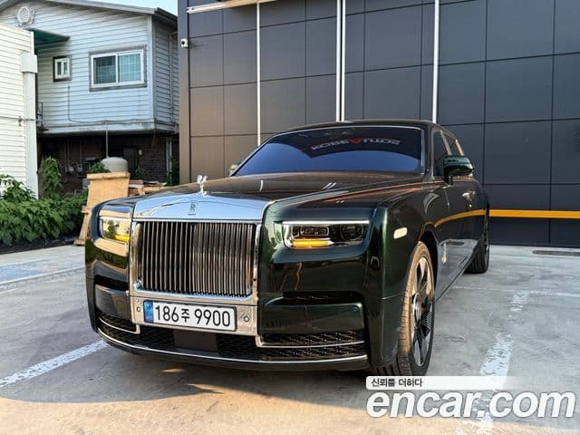 Rolls-Royce Phantom 2023 — Фото 1/20
