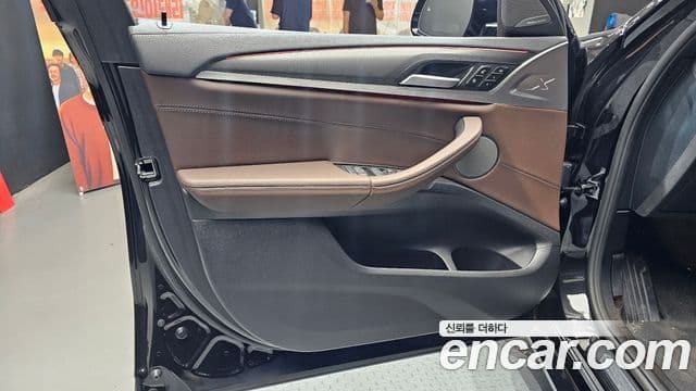 BMW X4 2025 — Photo 16/33