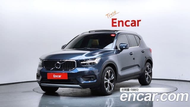 Volvo XC40 2021 — ფოტო 1/20