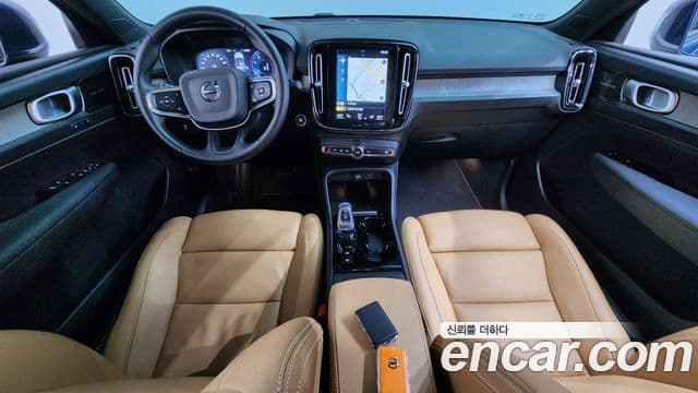 Volvo XC40 2021 — ფოტო 10/20