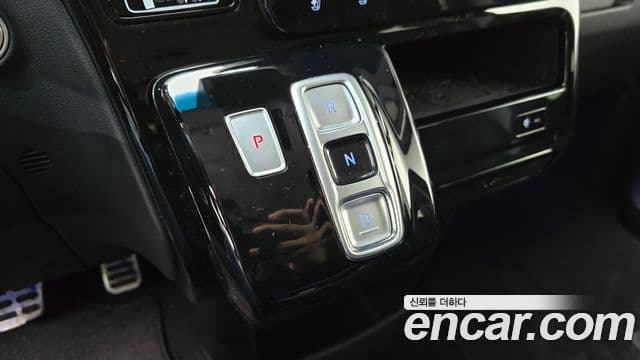 Hyundai Staria 2025 — ფოტო 9/20