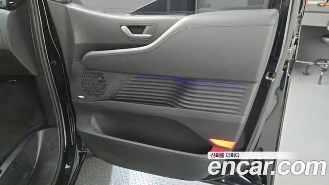 Hyundai Staria 2025 — Photo 30/31