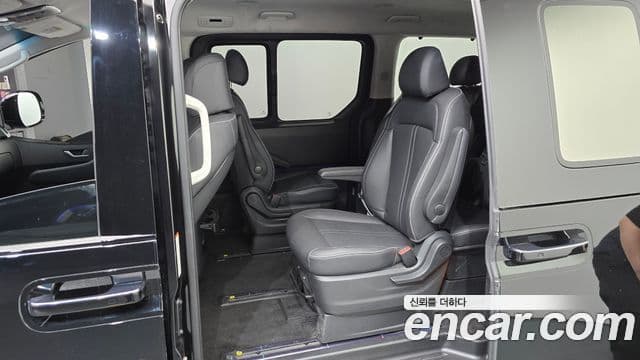Hyundai Staria 2025 — Photo 25/31