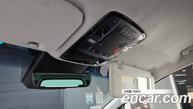 Hyundai Staria 2025 — Photo 5/31