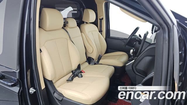 Hyundai Staria 2024 — ფოტო 11/20