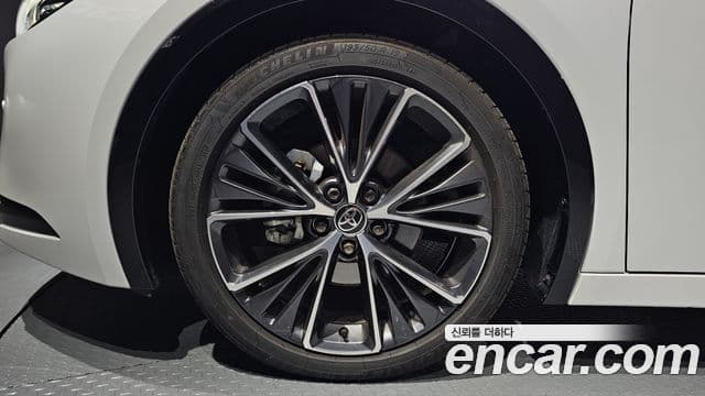 Toyota Prius 2025 — Photo 17/35
