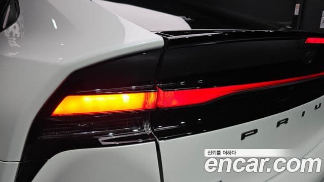 Toyota Prius 2025 — Photo 6/35