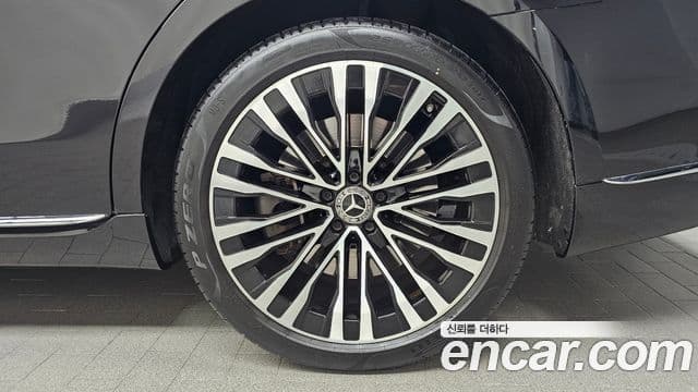 Mercedes-Benz S-Class 2021 — Photo 23/32