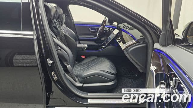 Mercedes-Benz S-Class 2021 — Photo 10/32