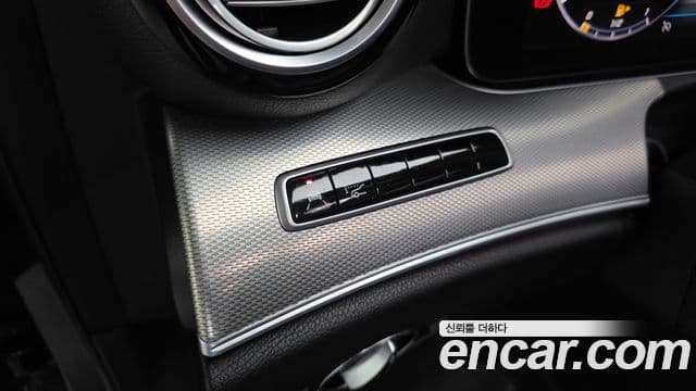 Mercedes-Benz E-Class 2019 — Фото 16/20