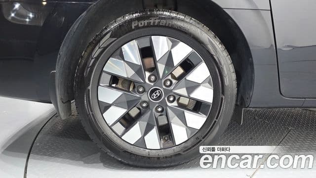 Hyundai Staria 2022 — Фото 5/20