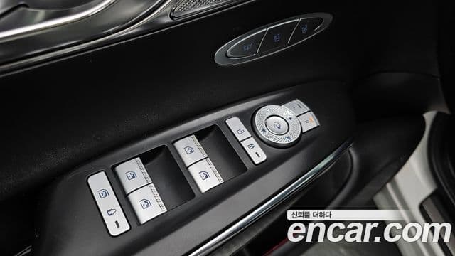 Genesis GV70 2022 — ფოტო 26/32