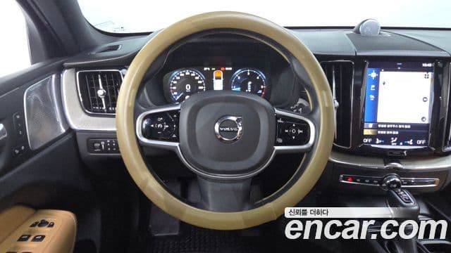 Volvo XC60 2019 — Фото 13/20