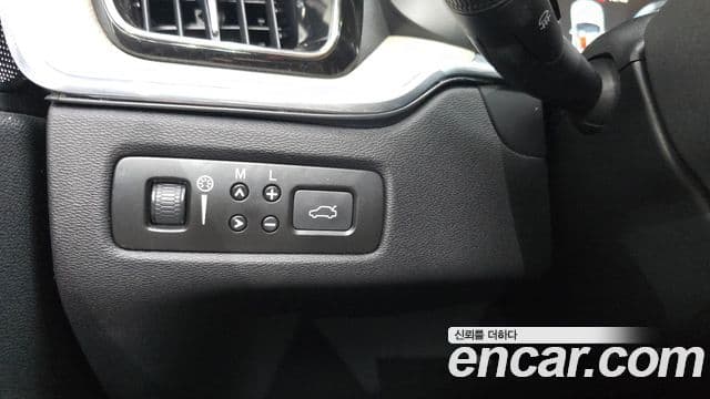 Volvo XC60 2019 — Фото 18/20