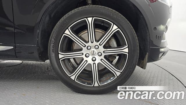 Volvo XC60 2019 — Photo 14/31
