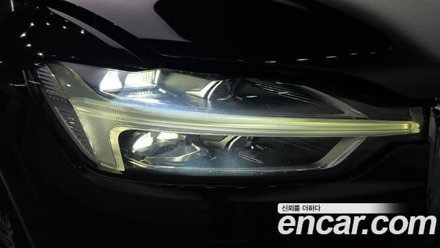 Volvo XC60 2019 — Photo 9/31