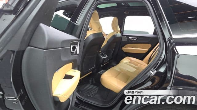 Volvo XC60 2019 — Photo 24/31