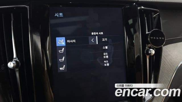 Volvo XC60 2019 — Photo 19/31