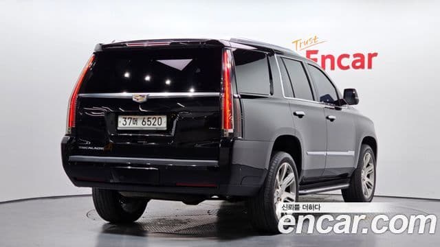 Cadillac Escalade 2018 — Şəkil 2/20